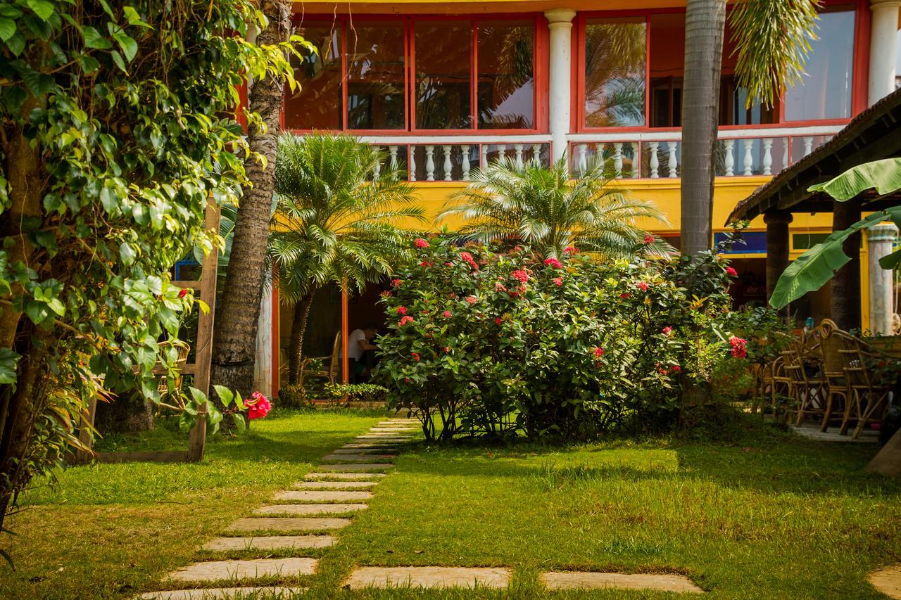 Papa Jolly Eco Resort-Near Morjim Beach Esterno foto