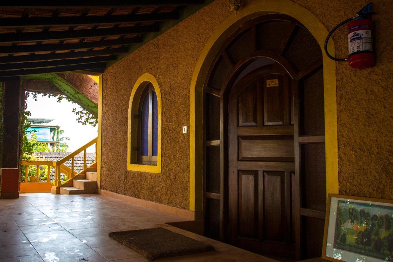 Papa Jolly Eco Resort-Near Morjim Beach Esterno foto