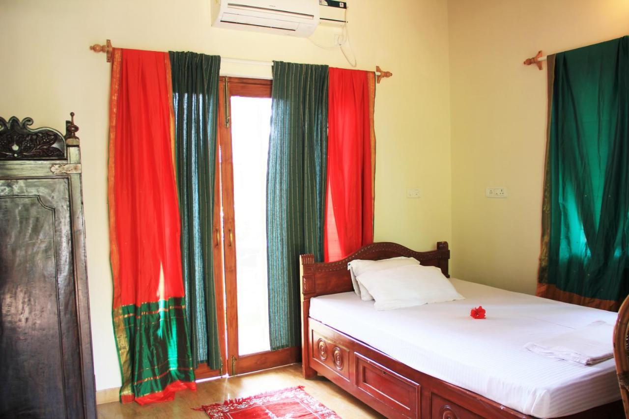 Papa Jolly Eco Resort-Near Morjim Beach Esterno foto